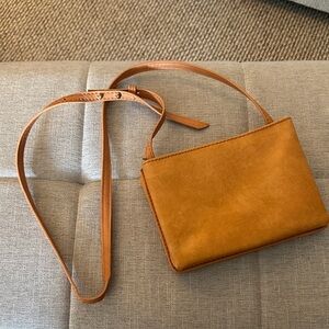 Universal Thread Tan Crossbody Bag